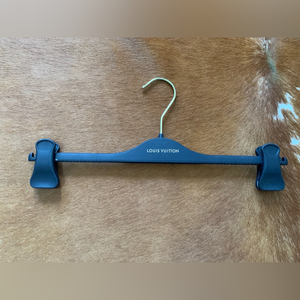 #11 Louis Vuitton Hanger